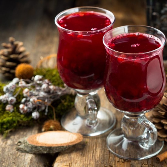 Каране на зимни кънки за двама души с напитка по избор от Makaroon.bg Каране на зимни кънки за двама души с напитка по избор от Makaroon.bg