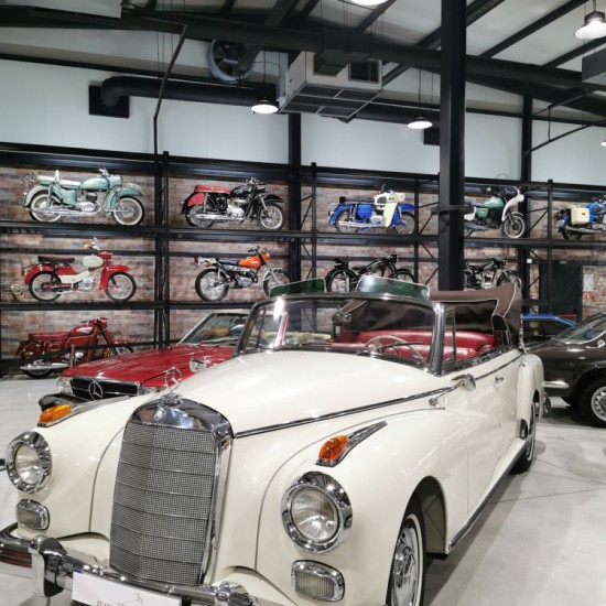 Посещение на музея на ретро автомобилите за двама в с. Капатово от Макароон