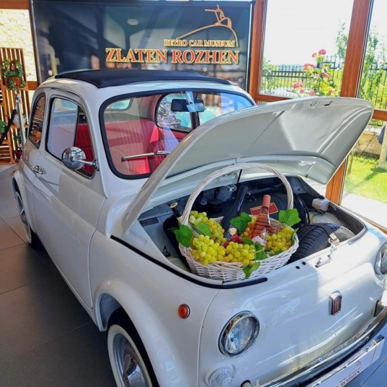 Посещение на музея на ретро автомобилите за двама в с. Капатово от Макароон