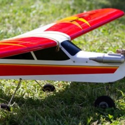 Урок по авиомоделизъм на симулатор за деца - приключение за малки пилоти