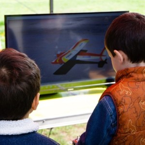 Урок по авиомоделизъм на симулатор за деца - приключение за малки пилоти