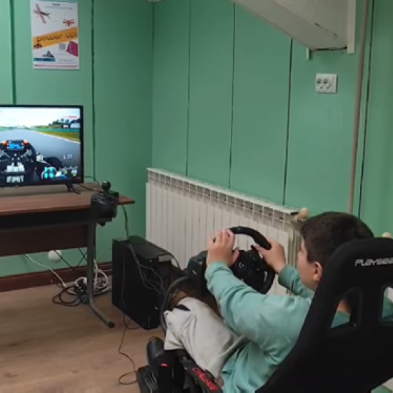 Приключение за малчугани - опознавателен Урок по картинг на симулатор от Makaroon