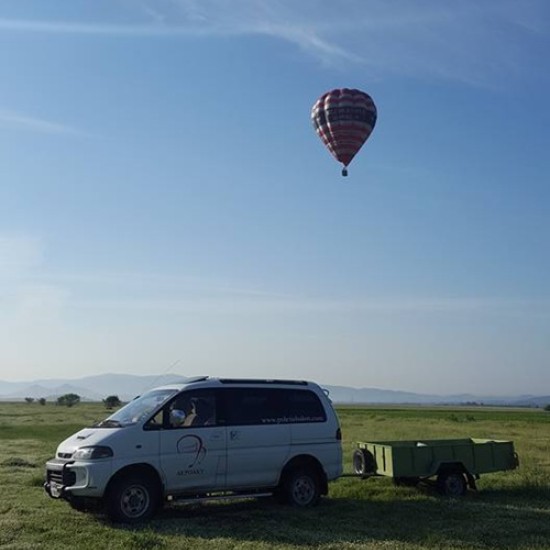 Полетете високо в компанията на любим човек с ВИП полет с балон за двама в Източна България с локация по избор от Makaroon