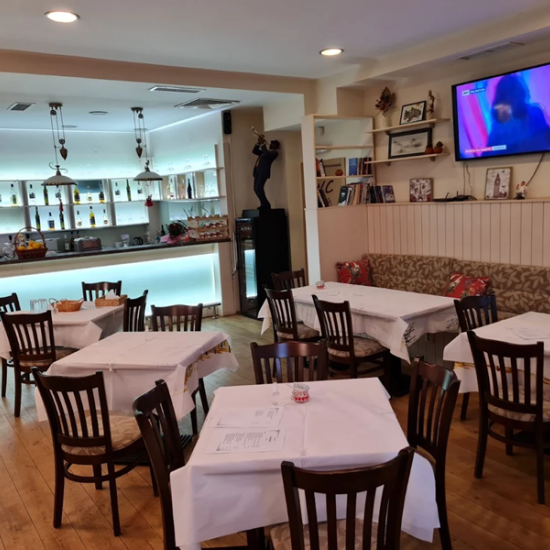 Насладете се на автентична босненска кухня с Вечеря за двама в Босненска Скара Ресторант Сараево от Makaroon Насладете се на автентична босненска кухня с Вечеря за двама в Босненска Скара Ресторант Сараево от Makaroon