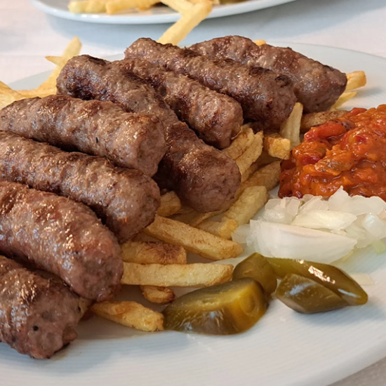 Насладете се на автентична босненска кухня с Вечеря за двама в Босненска Скара Ресторант Сараево от Makaroon Насладете се на автентична босненска кухня с Вечеря за двама в Босненска Скара Ресторант Сараево от Makaroon