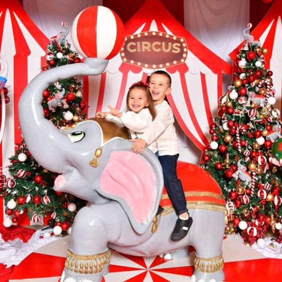 Подарете си време заедно, запечатано в снимки, с професионална коледна семейна фотосесия за до 6 души от Makaroon