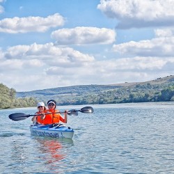 Приключение по вода с еднодневен Каяк тур по избор за един човек край Свищов Приключение по вода с еднодневен Каяк тур по избор за един човек край Свищов