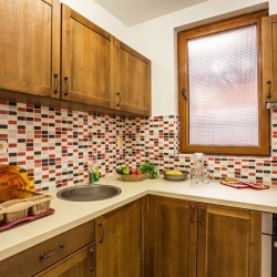 Нощувка за двама в семейна вила на брега на яз. Доспат