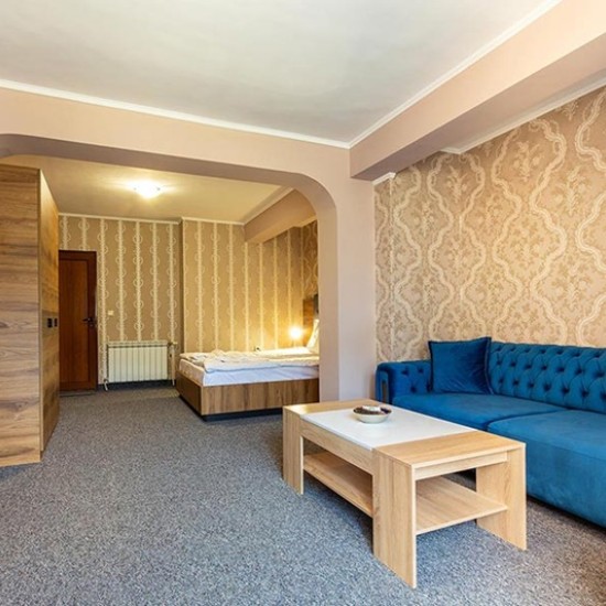 Отдайте се на пълноценен релакс с уикенд за двама в семейна вила на брега на яз. Доспат от Makaroon