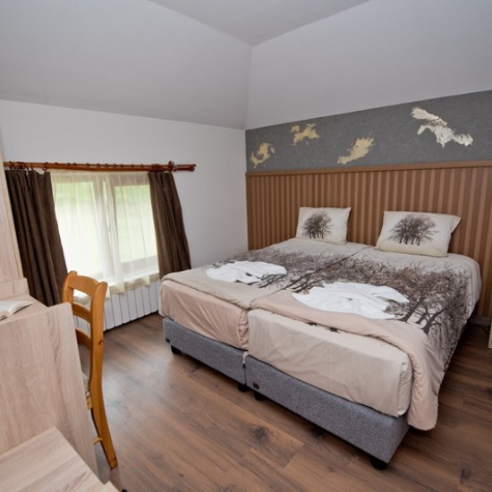 Отдайте се на пълноценен релакс с уикенд за двама в семейна вила на брега на яз. Доспат от Makaroon