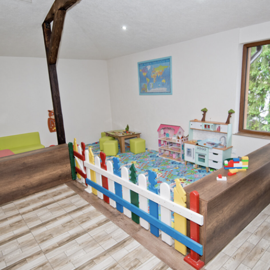 Подарете си един уикенд сред природата заедно с две нощувки за двама и две деца на брега на яз. Доспат от Makaroon