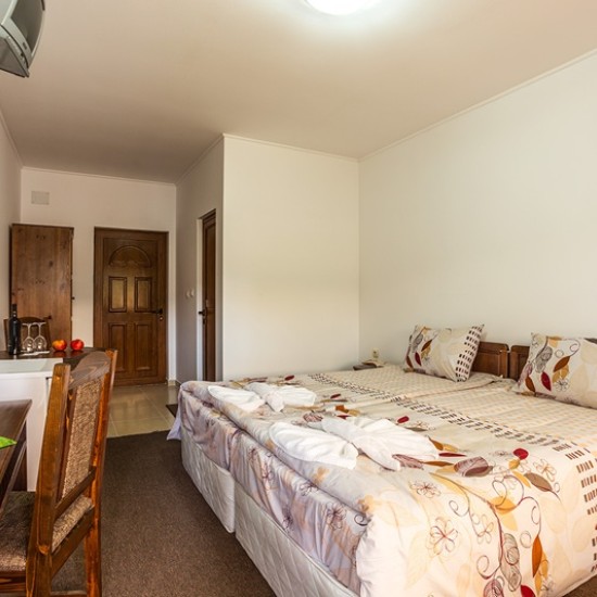 Подарете си един уикенд сред природата заедно с две нощувки на брега на яз. Доспат от Makaroon