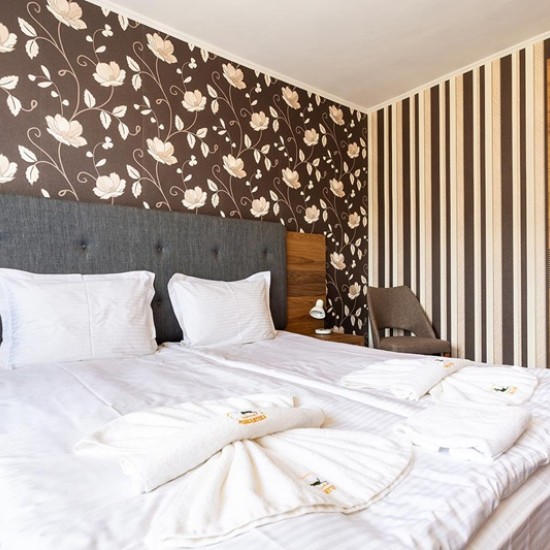 Подарете си един уикенд сред природата заедно с две нощувки на брега на яз. Доспат от Makaroon