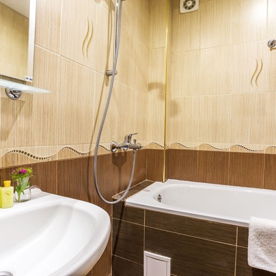 Подарете си един уикенд сред природата заедно с две нощувки на брега на яз. Доспат от Makaroon