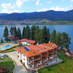 Нощувка за двама на брега на яз. Доспат 