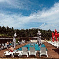 Нощувка за двама + две деца до 12 г със закуска + опции за ползване на СПА и външен басейн в Комплекс Тополица