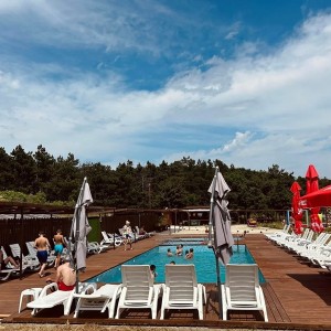 Нощувка за двама + две деца до 12 г със закуска + опции за ползване на СПА и външен басейн в Комплекс Тополица