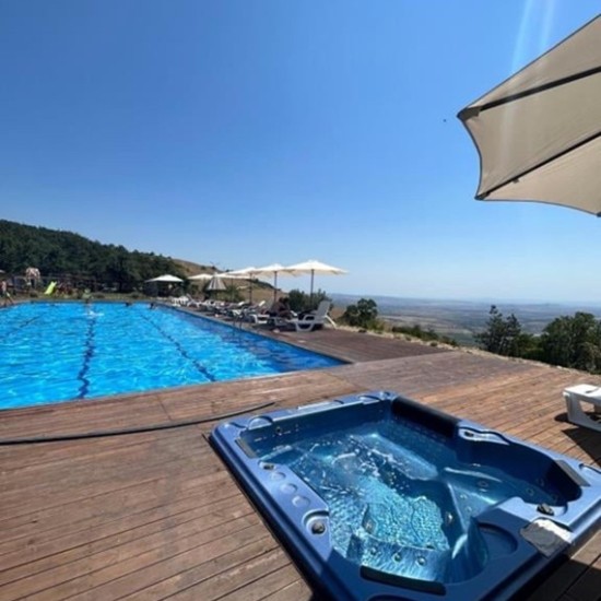 Прекарайте една чудесна семейна почивка с Нощувка за двама + едно дете в Комплекс Тополица от Makaroon