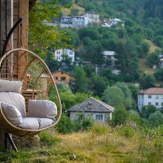 Подарете си една незабравима почивка на Нашето място, апартамент Ирис в сърцето на Родопите от Makaroon