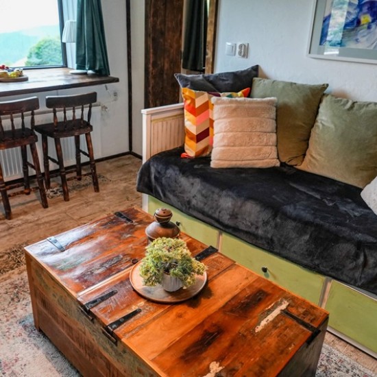 Подарете си една незабравима почивка на Нашето място, апартамент Ирис в сърцето на Родопите от Makaroon