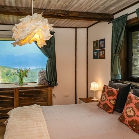 Подарете си една незабравима почивка на Нашето място, апартамент Ирис в сърцето на Родопите от Makaroon