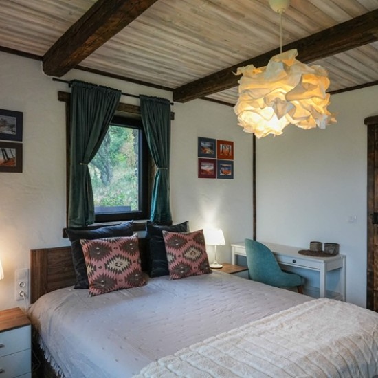 Подарете си една незабравима почивка на Нашето място, апартамент Ирис в сърцето на Родопите от Makaroon