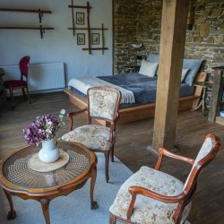 Уют и романтика с 2 нощувки за двама в студио Хамбарът, къща за гости Нашето място, с. Зорница Уют и романтика с 2 нощувки за двама в студио Хамбарът, къща за гости Нашето място, с. Зорница