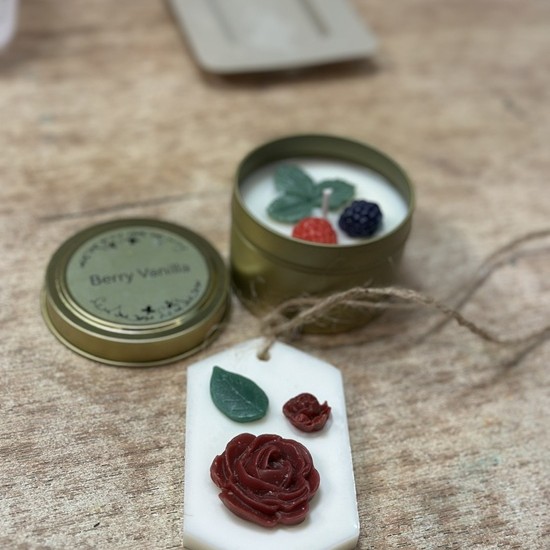 Влезте в света на свещолеенето с Работилница за ароматни свещи и вино в Банско от Makaroon