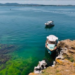 Гмурнете се в магията на Созопол с 4-часова разходка с лодка за до 10 души