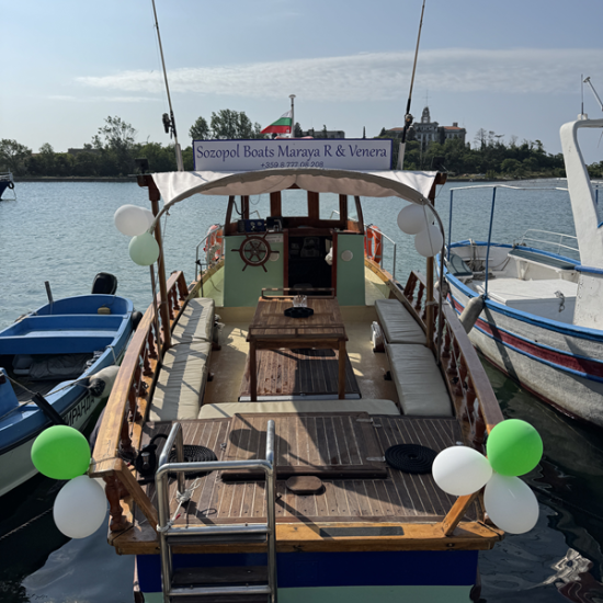 Спокойствие и красиви гледки с 4-часова разходка с лодка за до 10 души край Созопол от Makaroon