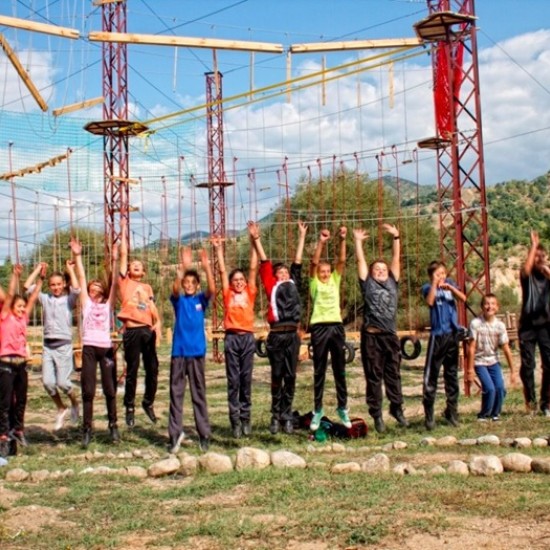 Адреналин и забавление с Преминаване през въжена градина и тролей в района на Симитли от Makaroon