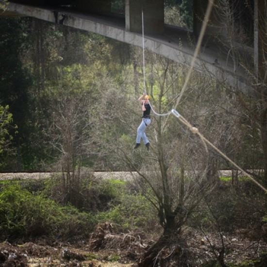 Адреналин и забавление с Преминаване през въжена градина и тролей в района на Симитли от Makaroon