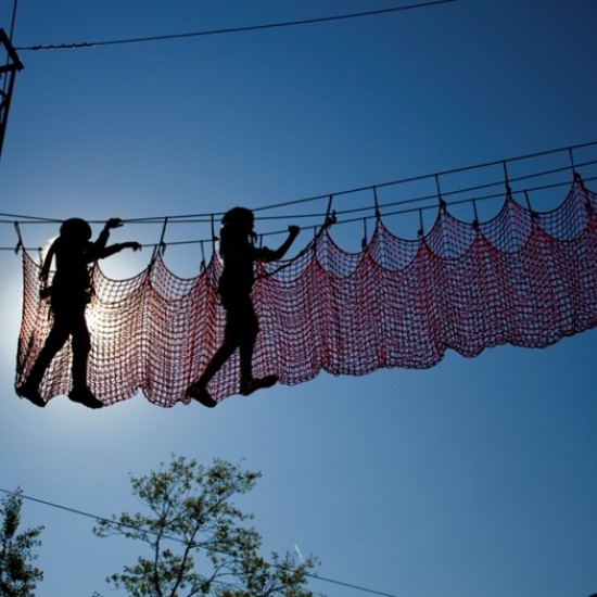 Адреналин и забавление с Преминаване през въжена градина и тролей в района на Симитли от Makaroon