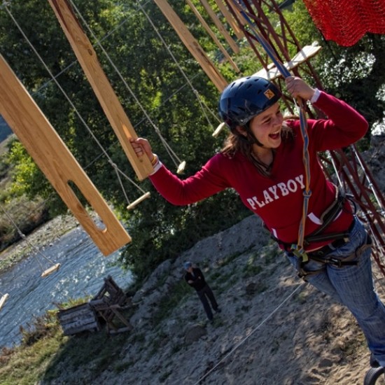 Адреналин и забавление с Преминаване през въжена градина и тролей в района на Симитли от Makaroon