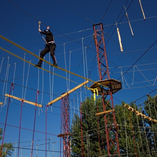 Адреналин и забавление с Преминаване през въжена градина и тролей в района на Симитли от Makaroon