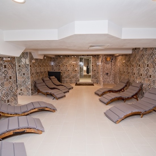 Indulge in complete relaxation with breakfast and spa with an overnight stay for two at the Romantica SPA Hotel from Makaroon