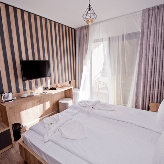 Почивка сред природата - насладете се на уикенд за двама + 2 деца със закуска и спа в СПА хотел Романтика от Makaroon Почивка сред природата - насладете се на уикенд за двама + 2 деца със закуска и спа в СПА хотел Романтика от Makaroon