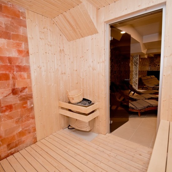 Indulge in complete relaxation with breakfast and spa with an overnight stay for two at the Romantica SPA Hotel from Makaroon