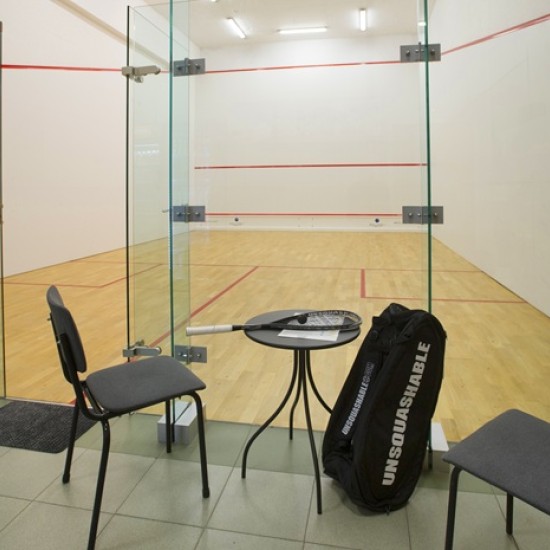 Направете нещо ново и вълнуващо с Индивидуален скуош урок в Double Yellow Squash Club от Makaroon