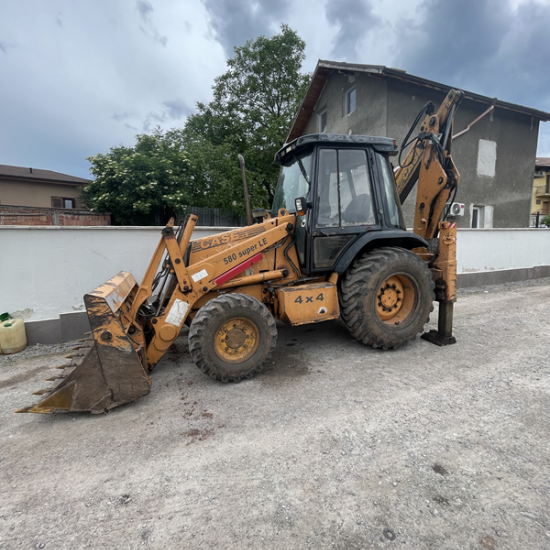 Разберете какво е да си истински багерист с 1 час каране и копаене с багер от Makaroon