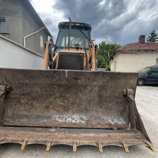 Разберете какво е да си истински багерист с 1 час каране и копаене с багер от Makaroon