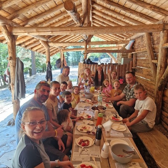 Прекарайте един незабравим ден сред природата със сафари с диви животни, разходка и барбекю край Ихтиман от Makaroon