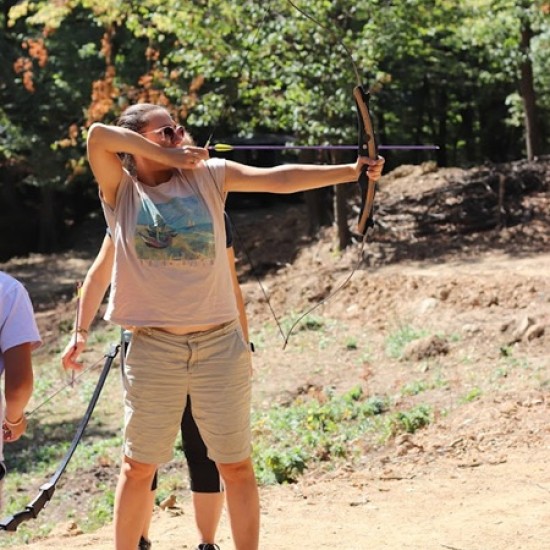 Подарете си ден сред природата с барбекю и стрелба с лък край Ихтиман от Makaroon