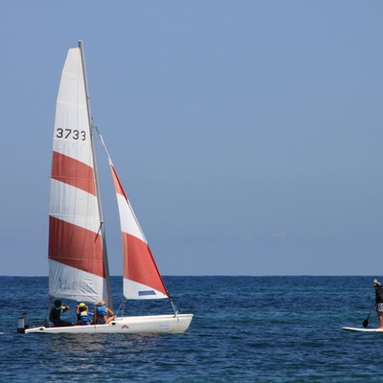 Организирайте своята приключенска лятна почивка с разходка с катамаран за двама около Царево от Makaroon