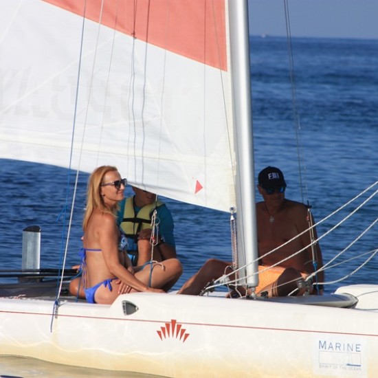 Организирайте своята приключенска лятна почивка с разходка с катамаран за двама около Царево от Makaroon