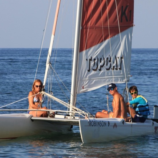 Организирайте своята приключенска лятна почивка с разходка с катамаран за двама около Царево от Makaroon