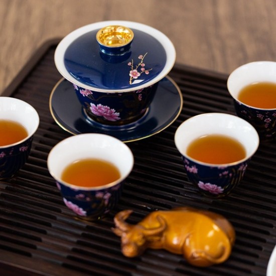  Потопете се в истинска чаена утопия с Дегустация на китайски чай в ТеаТоріа от Makaroon