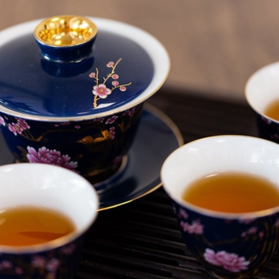  Потопете се в истинска чаена утопия с Дегустация на китайски чай в ТеаТоріа от Makaroon