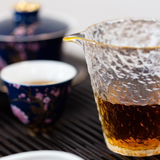  Потопете се в истинска чаена утопия с Дегустация на китайски чай в ТеаТоріа от Makaroon