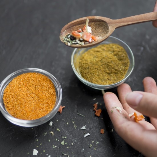 Опознайте света на подправките с дегустация на ароматни растения от цял свят за един човек от Makaroon